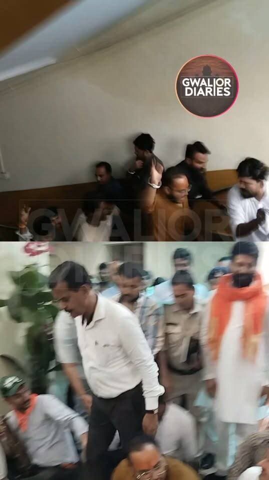 लंपी से गौवंश की मौतों पर फूटा आक्रोश, निगम मुख्यालय का घेराव कर महापौर-कमिश्नर की सद्बुद्धि के लिए भजन...
ग्वालियर में गौवंश की बदहाल स्थिति और लंपी संक्रमण के बीच इलाज में कथित लापरवाही को लेकर विरोध प्रदर्शन किया गया। प्रदर्शनकारियों ने आरोप लगाया कि नगर निगम अमला गौवंश की दुर्दशा पर प्रभावी कार्रवाई नहीं कर रहा है और इलाज के अभाव में लगातार मौतें हो रही हैं। इसी के विरोध में 11 सितंबर को दोपहर 2 बजे निगम मुख्यालय का घेराव किया गया। इस दौरान प्रदर्शनकारियों ने महापौर और निगम कमिश्नर की सद्बुद्धि के लिए भजन भी किया और गौवंश की सुरक्षा व बेहतर इलाज की मांग उठाई।