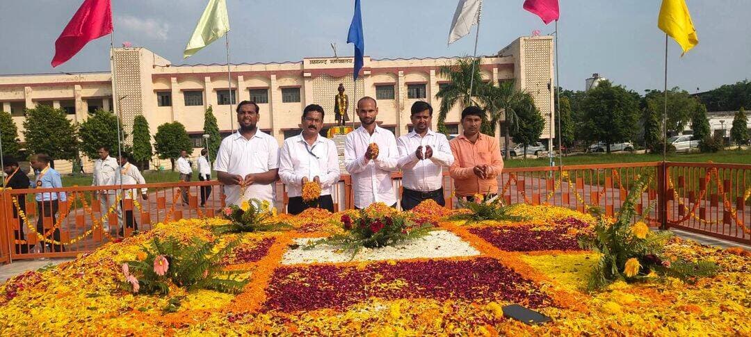 स्वामी जी अमर रहे ।