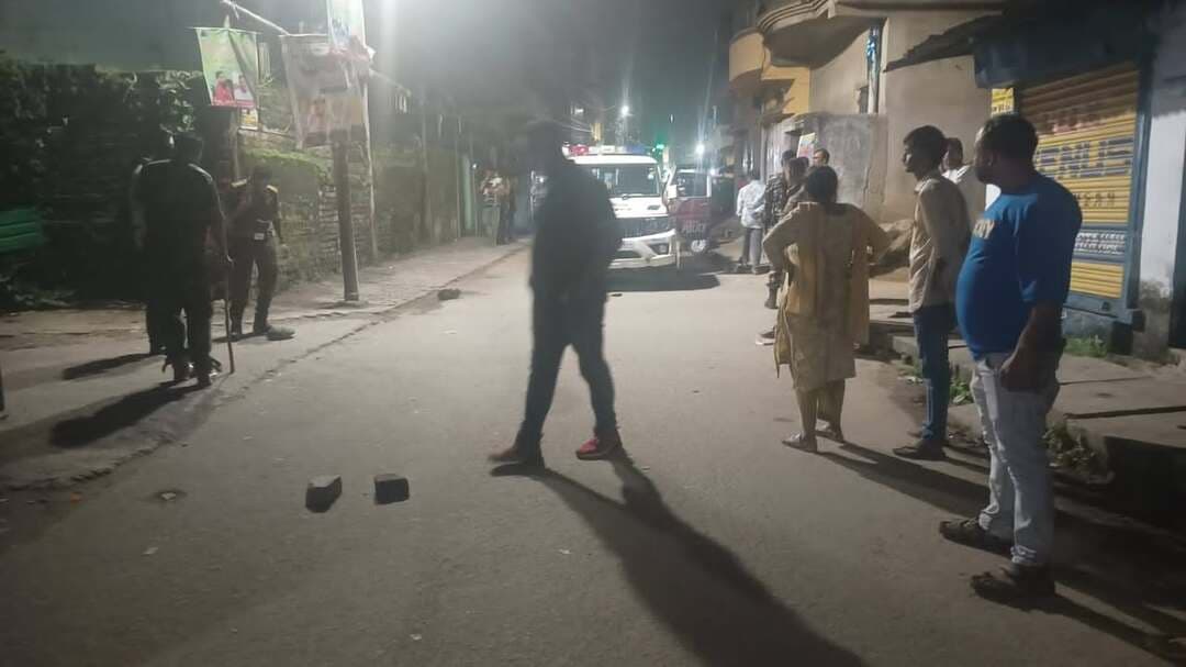 डोरंडा धोबी मोहल्ला में फायरिंग करते हुए अपराधी हुए फरार
मौके पर डोरंडा थाना प्रभारी मौजूद जांच जारी