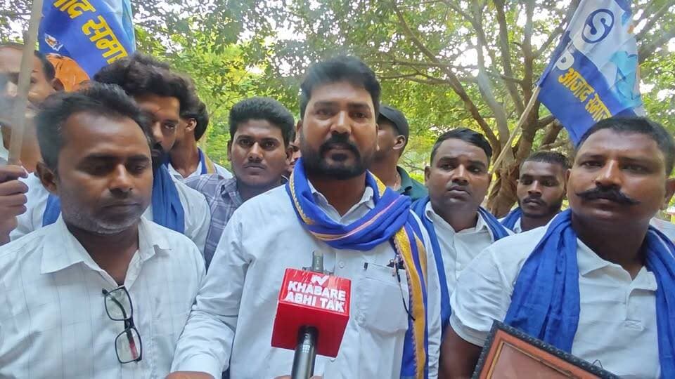 चंद्रशेखर आजाद के साथ दुर्व्यवहार के आरोप पर मऊ में हंगामा