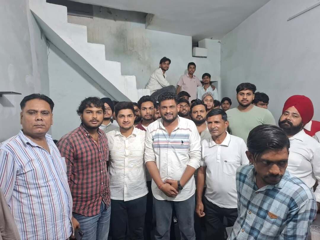 यमुनानगर यूथ कांग्रेस का चुनाव लड़ रहे प्रबल जोशी आज यमुनानगर के हमीदा, गांधीनगर पार्क एवं वार्ड नंबर 16 में अपने अपनों के बीच पहुंचे। ❤️ युवाओं और साथियों से मुलाकात कर उनका प्यार, समर्थन और आशीर्वाद प्राप्त किया। आपका विश्वास ही हमारी ताकत है। ✊
नई सोच • नई ऊर्जा • मजबूत युवा नेतृत्व
#PrabalJoshi #YouthCongress #Yamunanagar #युवा_कांग्रेस #प्रबल_जोशी #यमुनानगर #Congress #युवा_शक्ति