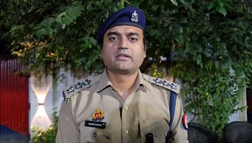 *थाना जैतीपुर क्षेत्रान्तर्गत ग्राम अली अकबरपुर नवादा में अवांछनीय तत्वों द्वारा विद्यालय की बाउंड्री वॉल क्षतिग्रस्त करने, गाली-गलौज एवं जान से मारने की धमकी देने तथा अपराध की पुनरावृत्ति करने के संबंध में अभियोग पंजीकरण एवं 02 अभियुक्तों की गिरफ्तारी के संबंध में क्षेत्राधिकारी तिलहर की बाइट।*