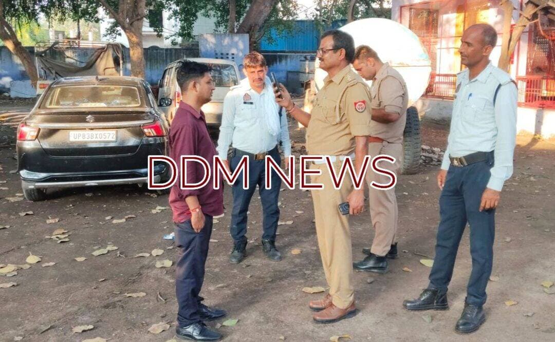 फिरोजाबाद शराब के नशे में कार सवार को चेकिंग के दौरान पकड़ा ,गाड़ी सीज ,10 हजार का काटा चालान
फिरोजाबाद के गांधी पार्क चौराहे के समीप शराब के नशे में कार चालक को चेकिंग के दौरान पर तैनात ट्रैफिक पुलिसकर्मियों ने नशे की हालात में जा रहे कर चालक को चेकिंग के दौरान पकड़ लिया
मामला गांधी पार्क चौराहे के पास का है, जहां ट्रैफिक पुलिसकर्मी यातायात व्यवस्था संभाल रहे थे। इसी दौरान इसी दौरान UP 83 BX 0572 नंबर की ब्लैक कलर की डिजायर कार वहां पहुंची। आरोप है कि कार चालक शराब के नशे में धुत था
नशे की हालत में ले जा रहे कार चालक की गंभीरता को देखते हुए ट्रैफिक इंचार्ज महेश चन्द्र यादव ने अन्य ट्रैफिक पुलिसकर्मियों के साथ रूटीन चेकिंग के दौरान कार को रुकवाया और चालक अंशुल राजौरिया निवासी नगला विष्णु को जो कि नशे की हालत में था उसे पकड़ लिया। इसके बाद कार को थाना उत्तर में खड़ा कराया गया।
ट्रैफिक पुलिस के मुताबिक, वाहन का 10 हजार रुपये का चालान किया गया और मोटर व्हीकल एक्ट के तहत कार को सीज कर दिया गया।
<nis:link nis:type=tag nis:id=drinkanddrive nis:value=DrinkAndDrive nis:enabled=true nis:link/> <nis:link nis:type=tag nis:id=trafficchecking nis:value=TrafficChecking nis:enabled=true nis:link/> <nis:link nis:type=tag nis:id=seized nis:value=Seized nis:enabled=true nis:link/> <nis:link nis:type=tag nis:id=10000challan nis:value=10000Challan nis:enabled=true nis:link/> <nis:link nis:type=tag nis:id=firozabadtraffic nis:value=FirozabadTraffic nis:enabled=true nis:link/> <nis:link nis:type=tag nis:id=viralnews nis:value=ViralNews nis:enabled=true nis:link/> <nis:link nis:type=tag nis:id=up83 nis:value=UP83 nis:enabled=true nis:link/> <nis:link nis:type=tag nis:id=firozabadbreaking nis:value=FirozabadBreaking nis:enabled=true nis:link/> <nis:link nis:type=tag nis:id=firozabadnews nis:value=FirozabadNews nis:enabled=true nis:link/> <nis:link nis:type=tag nis:id=gandhipark nis:value=GandhiPark nis:enabled=true nis:link/> <nis:link nis:type=tag nis:id=drunkanddrive nis:value=DrunkAndDrive nis:enabled=true nis:link/> <nis:link nis:type=tag nis:id=trafficpolicefirozabad nis:value=TrafficPoliceFirozabad nis:enabled=true nis:link/> <nis:link nis:type=tag nis:id=up83bx0572 nis:value=UP83BX0572 nis:enabled=true nis:link/> <nis:link nis:type=tag nis:id=blackdzire nis:value=BlackDzire nis:enabled=true nis:link/> <nis:link nis:type=tag nis:id=maheshsingh nis:value=MaheshSingh nis:enabled=true nis:link/> <nis:link nis:type=tag nis:id=uppolice nis:value=UPPolice nis:enabled=true nis:link/> <nis:link nis:type=tag nis:id=challan nis:value=Challan nis:enabled=true nis:link/> <nis:link nis:type=tag nis:id=firozabadpolice nis:value=FirozabadPolice nis:enabled=true nis:link/> <nis:link nis:type=tag nis:id=roadsafety nis:value=RoadSafety nis:enabled=true nis:link/> <nis:link nis:type=tag nis:id=ddmnews nis:value=DDMNews nis:enabled=true nis:link/> <nis:link nis:type=tag nis:id=upbreaking nis:value=UPBreaking nis:enabled=true nis:link/>