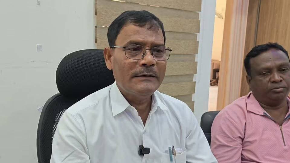 32 करोड़ में बनने वाला है सड़क एग्रीमेंट हो चुका है फिर भी भाजपा कर रही है राजनीति