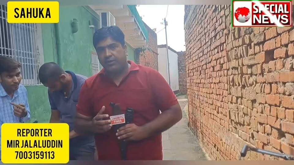 आर्मी जवान पर पेट्रोल डालकर जलाने के आरोप में रामगढ़ थाना ने तीन लोगों गिरफ्तार किया है। परिजनों ने सख्त से सख्त कार्रवाई की अपील की ।पूर्व आर्मी जवानो ने ये क्या मांग कर दी कैमूर SP से।
#follow #followers #crime #kaimurAdminstration #Army #sahuka #kaimur ##mohania