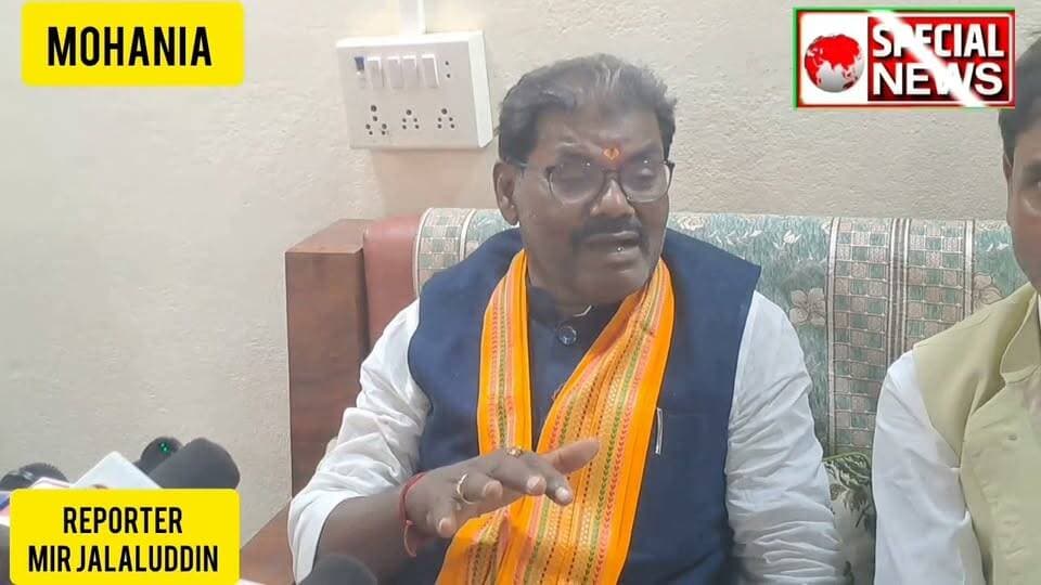 कैमूर के मोहनिया पहुंचे बिहार सरकार के वन एवं पर्यावरण मंत्री डॉ रामचंद्र प्रसाद,मंत्री बनने के बाद पहली बार उनका कैमूर दौरा,वहीं जम कर बरसे तेजस्वी यादव पर,दूसरी तरह कैमूर में उनके मंत्रालय से कौन सा कार्य चल रहा उनको नहीं पता...