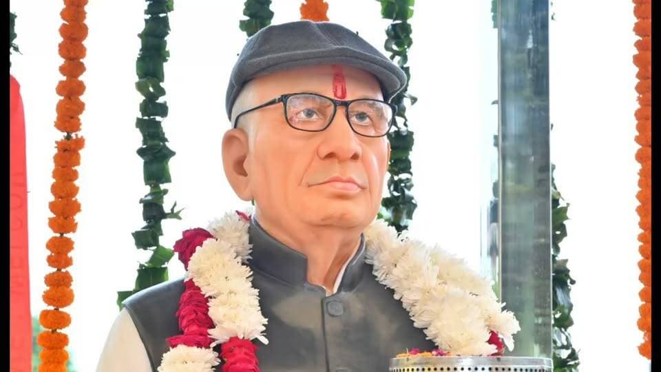 पूर्व विधायक बलराज सिंह कुंडू ने पिता की याद में बनवाई लाइब्रेरी,सत्संगभवन,मंदिर, चौधरी जिले सिंह कुंडू की प्रतिमा स्थापित #balrajkundu #meham