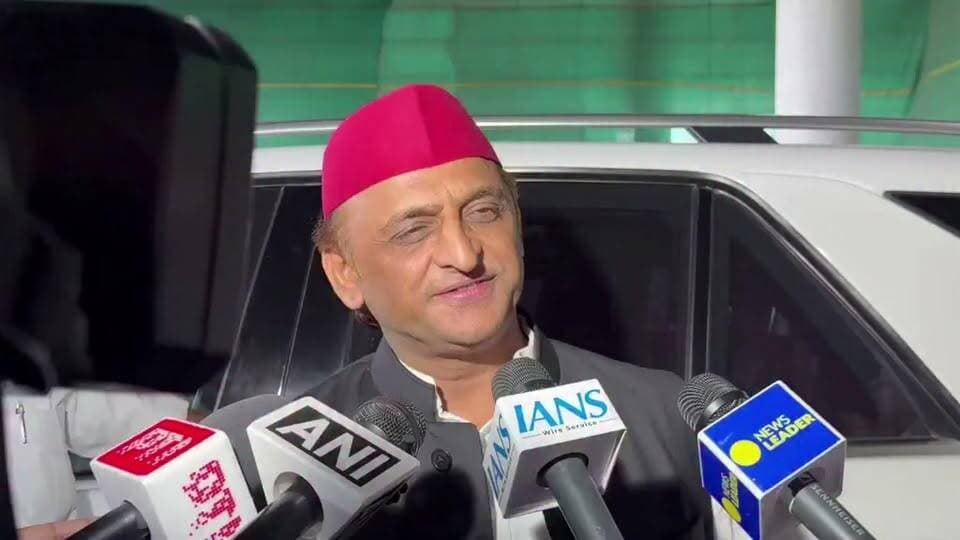 "जब तक ये मुख्यमंत्री रहेंगे, जब तक ये सरकार रहेगी कानून से काम नहीं होगा, मनमर्जी से काम कर रहे हैं।" अखिलेश यादव।
#akhileshyadavsamajwadiparty