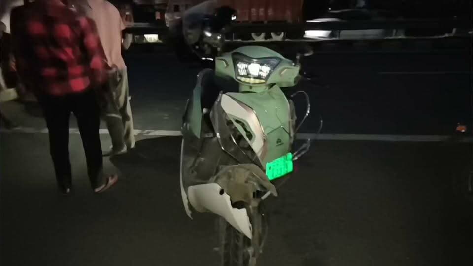 बेगूसराय के हरपुर NH 31 पर दर्दनाक हादसा स्कूटी से जा रहे व्यक्ति टैंक में टकरा गए