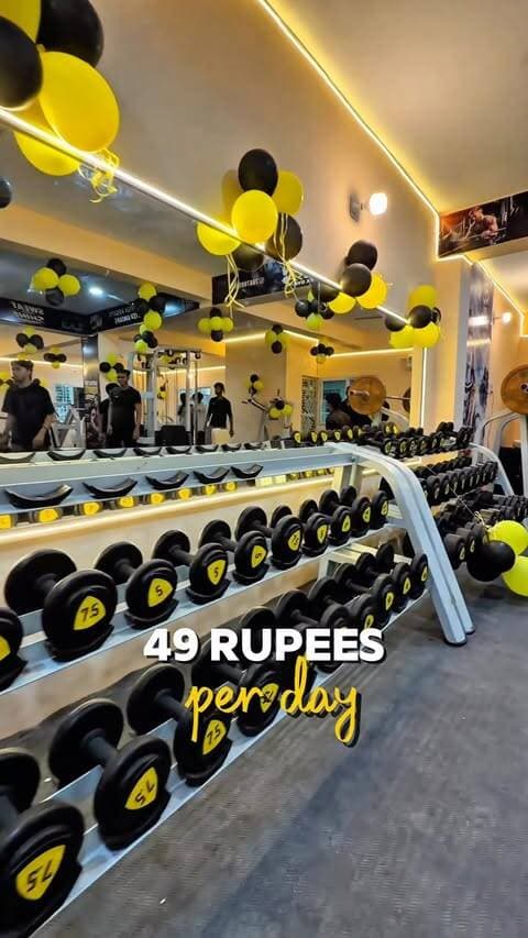 Dhanbad mein ₹49/day mein Premium Gym! 🔥
Hirapur mein open ho chuka hai Sachin Fitness Unisex Gym — jahan affordable price ke saath milega premium fitness experience! 💪
⏰ Daily Open: 5 AM – 10 PM
👩 Female members ke liye separate trainer
🏋️ Advanced & premium fitness equipment
👨🏫 Certified professional trainers
🔐 Locker & changing room
📹 CCTV surveillance
❄️ Fully AC Gym
👩 Female members ki privacy ka special care
Aur sabse khaas baat — ₹49 per day se! 🔥
📍 JC Mallick Road, Subhash Nagar, Hirapur, Dhanbad
Hirapur ya aas-paas rehte hain to ek baar Sachin Fitness Unisex Gym zaroor visit karein. 💪
☎️7667885996
#dhanbad #jharkhand #gymlover #newgym #reels