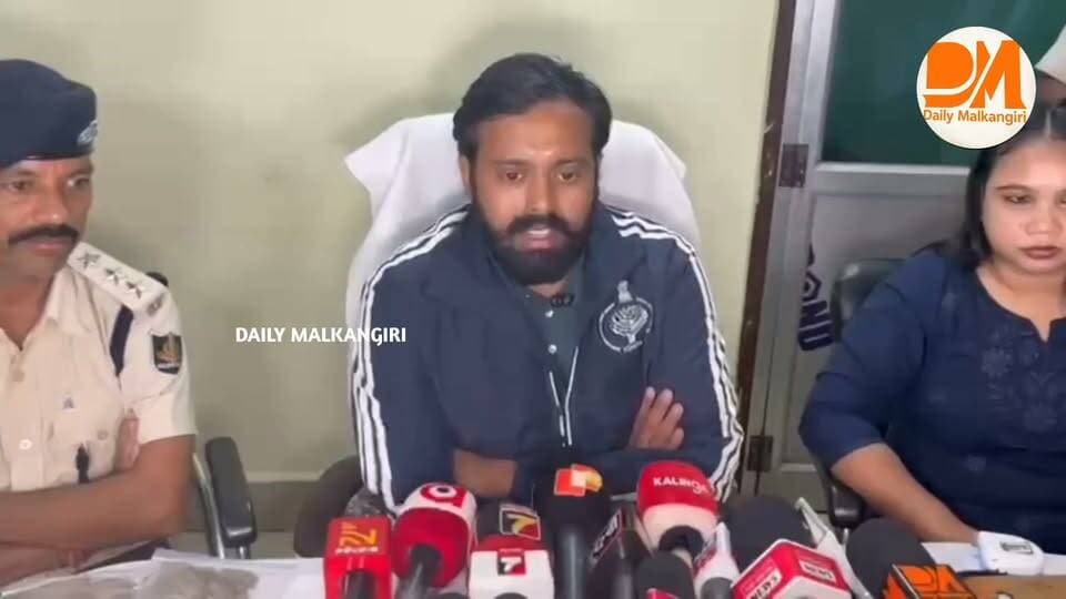 ମାଲକାନଗିରି : ପ୍ଲାଷ୍ଟିକ୍ ଓ କେମିକାଲ୍କୁ କୁହନ୍ତୁ 'ନା': ପରିବେଶ ଅନୁକୂଳ ଢଙ୍ଗରେ ଗଣେଶ ପୂଜା ପାଳିବାକୁ ଡିଏଫଓଙ୍କ ଅନୁରୋଧ ।
#Malkangiri