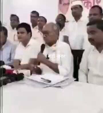 *सागर एसपी पर दिग्विजय सिंह के संगीन आरोप– "हर महीने 50 से 60 लाख की वसूली, एसपी को कोर्ट जाने की दी चुनौती*
मध्य प्रदेश के पूर्व मुख्यमंत्री दिग्विजय सिंह ने सागर जिले के बंडा में हुए जहरीली शराब कांड को लेकर वहां के एसपी अनुराग सुजानिया पर हर महीने 50 से 60 लाख रुपये की अवैध वसूली के गंभीर आरोप लगाए हैं। दिग्विजय सिंह ने एसपी को चुनौती दी है कि हिम्मत है तो मानहानि का केस करो, वे कोर्ट में अपने आरोप सिद्ध कर देंगे।दिग्विजय सिंह ने मुख्यमंत्री मोहन यादव से मांग की है कि सागर एसपी को तुरंत पद से हटाया जाए और उनके कार्यकाल के दौरान की संपत्तियों की आर्थिक अपराध प्रकोष्ठ से जांच कराई जाए देखते हैं एसपी साहब इन आरोपों के बाद चुप्पी साध लेते हैं या मानहानि का प्रकरण दर्ज कराएंगे?