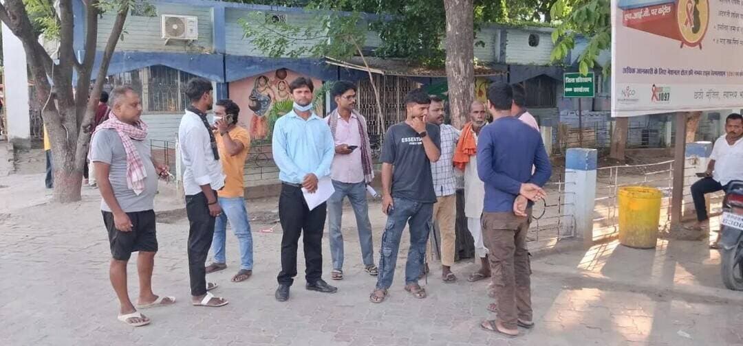 कर्नाटक में काम करने गए गोपालगंज के मजदूर चांद मोहम्मद की पिटाई के बाद मौ/त हो गई. परिजनों का आरोप है कि स्थानीय लोगों ने 'बिहारी' कहकर उसे मारा. यह घटना बिहार के कई मजदूरों की सुरक्षा पर सवाल खड़े करती है.