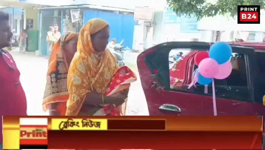 কন্যাসন্তান ঘরের লক্ষ্মী: লালগোলায় ফুলে সাজানো গাড়িতে নবজাতক মেয়েকে রাজকীয় বরণ আরিফের।