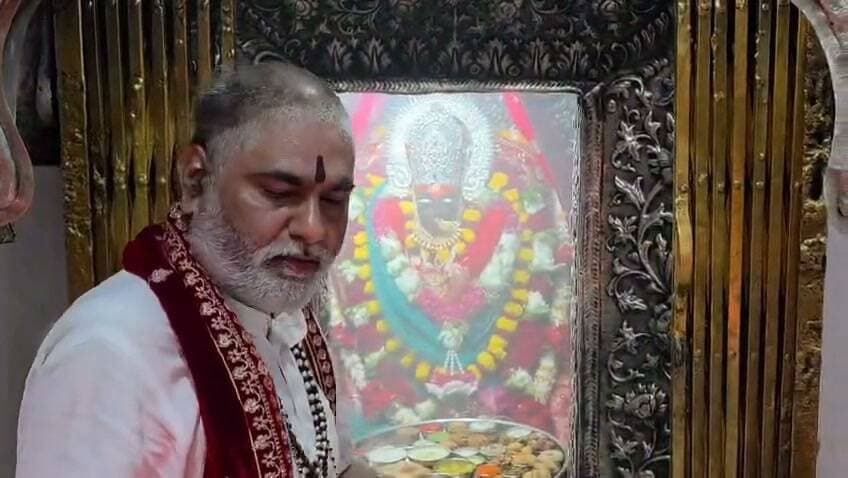 🌺🙏 प्रातःकालीन आरती 🙏🌺
माँ शारदा शक्तिपीठ, मैहर धाम, मध्य प्रदेश
माँ शारदा के दिव्य दर्शन से दिन की मंगलमय शुरुआत हो। जय माँ शारदा! 🚩
#माँ_शारदा #मैहर_धाम #प्रातःकालीन_आरती #जय_माँ_शारदा #मध्यप्रदेश