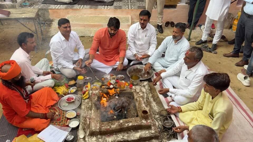 ✅ नंदावाला में शिव मंदिर की आधारशिला | भाई उत्कर्ष चौधरी का बड़ा कार्यक्रम, भंडारे का आयोजन
.
.
.
.
.
#ShivMandir #Nandawala #PalwalNews #HaryanaVoicePalwal #bhandara