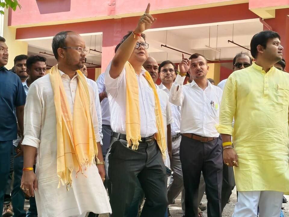 আলিপুরদুয়ার জেলা আদালত পরিদর্শনে আইনমন্ত্রী বিরাজ বিশ্বাস, কি হচ্ছে আগামীতে? শুনুন
@BirajBiswas Mithu Das BJP West Bengal BJP Alipurduar #alipurduardistrict #highlightseveryone