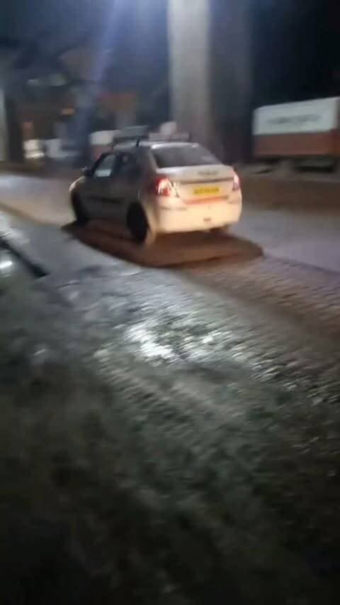 Mumbai BPT Road Par Khade Hi Khade