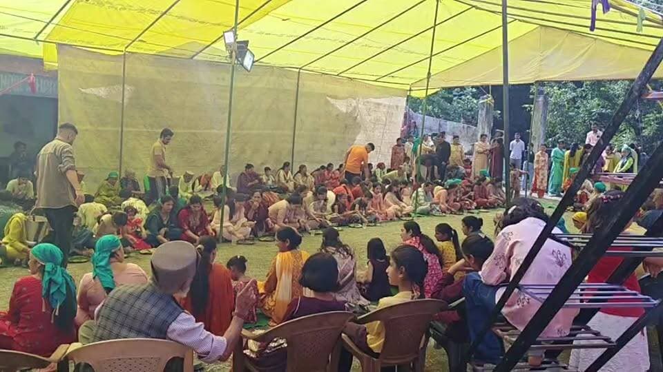 गिरिपार क्षेत्र शमाह गांव में धूमधाम के साथ मनाया जा रहा महासू पंचमी उत्सव, देव स्नान की तैयारी
