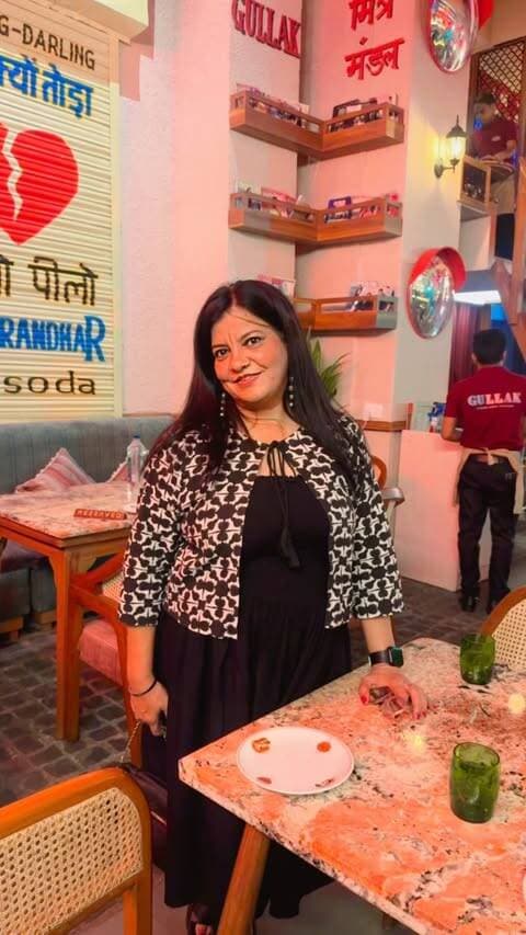 Gullak kholi… aur andar se nikli yaadein, masti aur bahut saara yummy food! 😍❤️
80s–90s ka nostalgia + modern dining = Gullak! ✨
A perfect place to eat, chill & relive the good old days. 🥰
📍 Central 50, Sector 50, Noida
#gullaknoida #noidafoodie #retrovibes #nostalgiatrip #noidafoodiemoodie