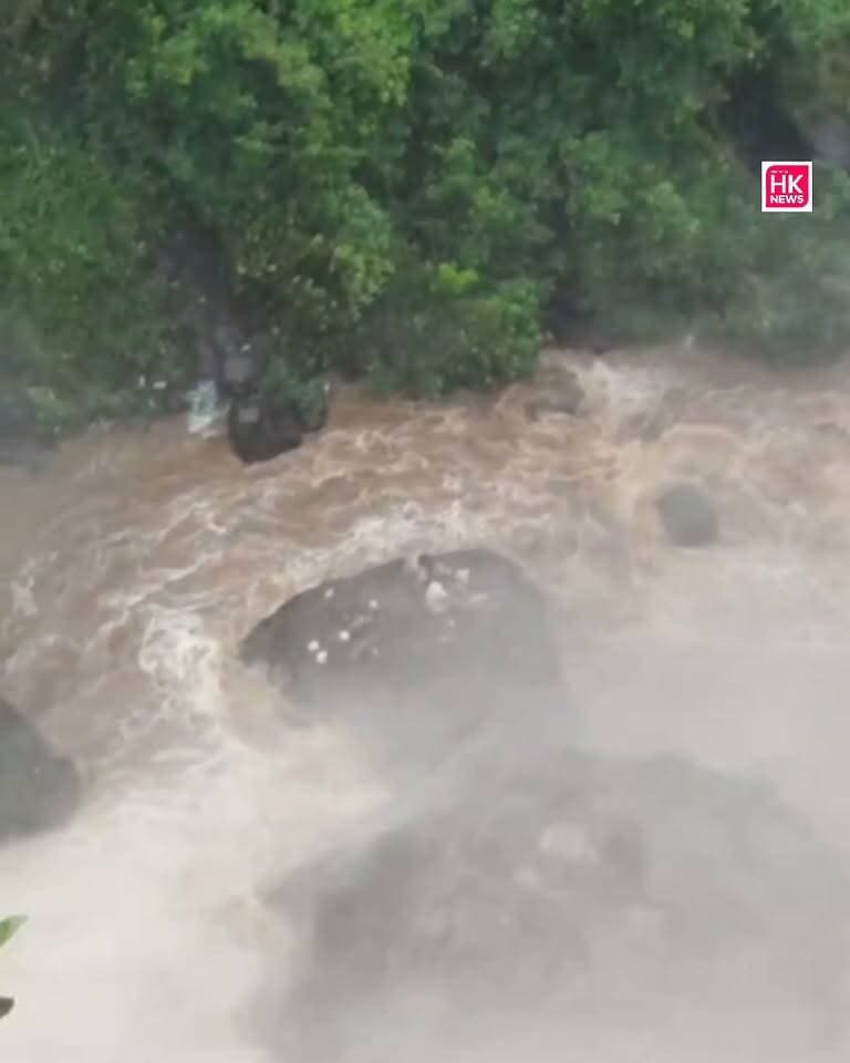कुकड़ीखापा जलप्रपात में फंसे 4 युवक, SDERF ने किया सुरक्षित रेस्क्यू
#HKNewsSeoni #Chhindwara #KukdikapaWaterfall #RescueOperation #SDERF #PoliceRescue #Waterfall #BreakingNews #MPNews #MadhyaPradesh #Rescue #SeoniNews