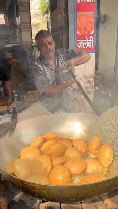 Brijwasi Jalebi Wale ki Famous Aloo Puri in Jheel khuranja Geeta Colony East delhi
#foodreels #streetfood #reels #delhifood #indianfood