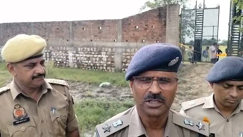 #चित्रकूट
थाना क्षेत्र पहाड़ी के ग्राम अशोह में जगदीश गौतम के खाली पड़े प्लॉट में संदिग्ध परिस्थितियों में हुए विस्फोट व मानव शरीर के अंग मिलने के संबंध में पुलिस अधीक्षक चित्रकूट अरुण कुमार सिंह का बयान