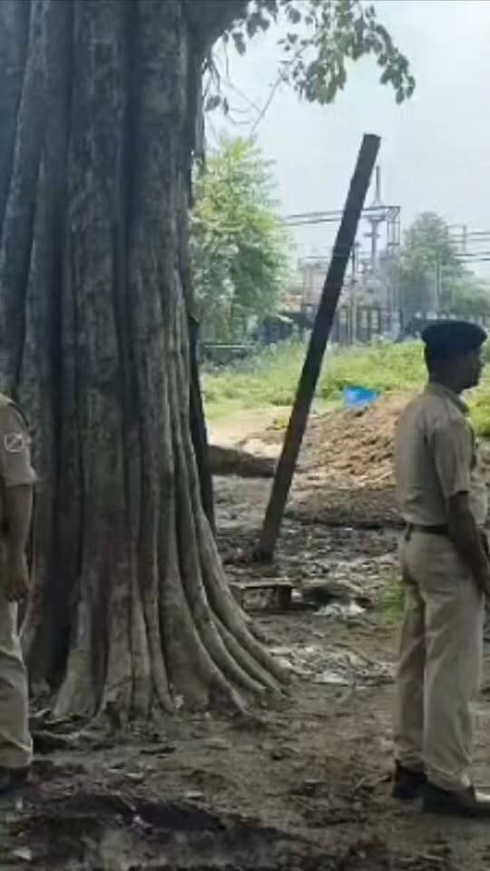 लोको कॉलोनी में 44 जर्जर रेलवे क्वार्टर ध्वस्त,रेलवे संपति की सुरक्षा और अतिक्रमण की संभावना को लेकर की गई कार्रवाई