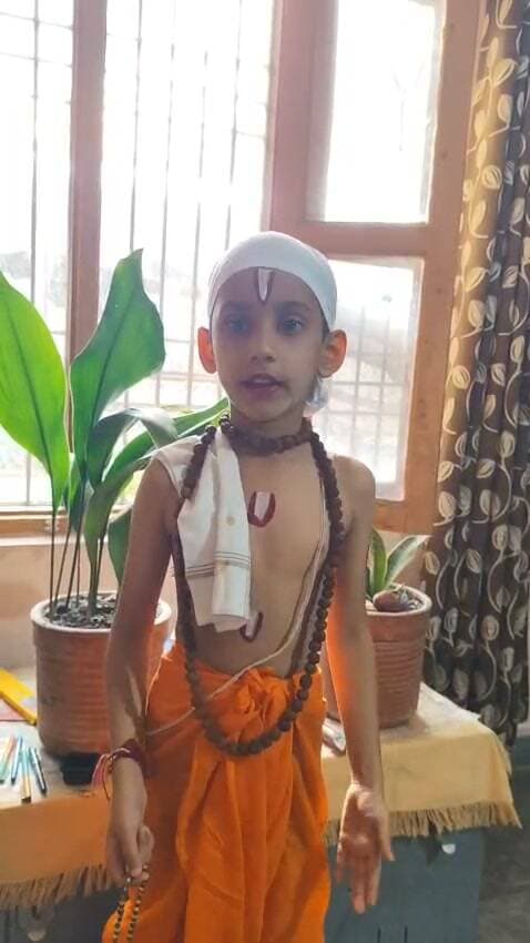 हिंदी दिवस पर तुलसी दास जी का किरदार निभाते यषित महाजन
