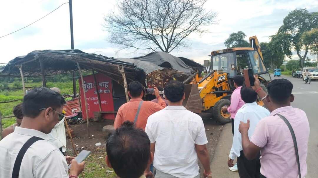 प्रशासन ने कार्रवाई करते हुए ग्राम सिदुगवा में शासकीय भूमि से अतिक्रमण हटाया शासकीय भूमि को अतिक्रमणमुक्त कराया।
CM Madhya Pradesh Dr Mohan Yadav Jansampark Madhya Pradesh #JansamparkMP #sagar