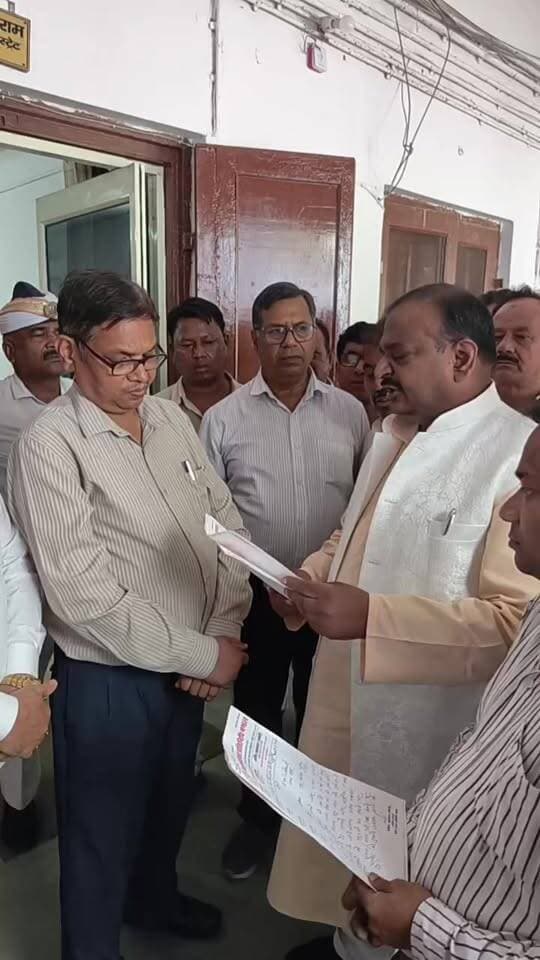 Rampur News | मेडिकल कॉलेज की मांग और जिला अस्पताल में डाक्टरों की कमी को उद्योग व्यापार प्रतिनिधि मंडल ने सिटी मैजिस्ट्रेट को ज्ञापन सौंपा