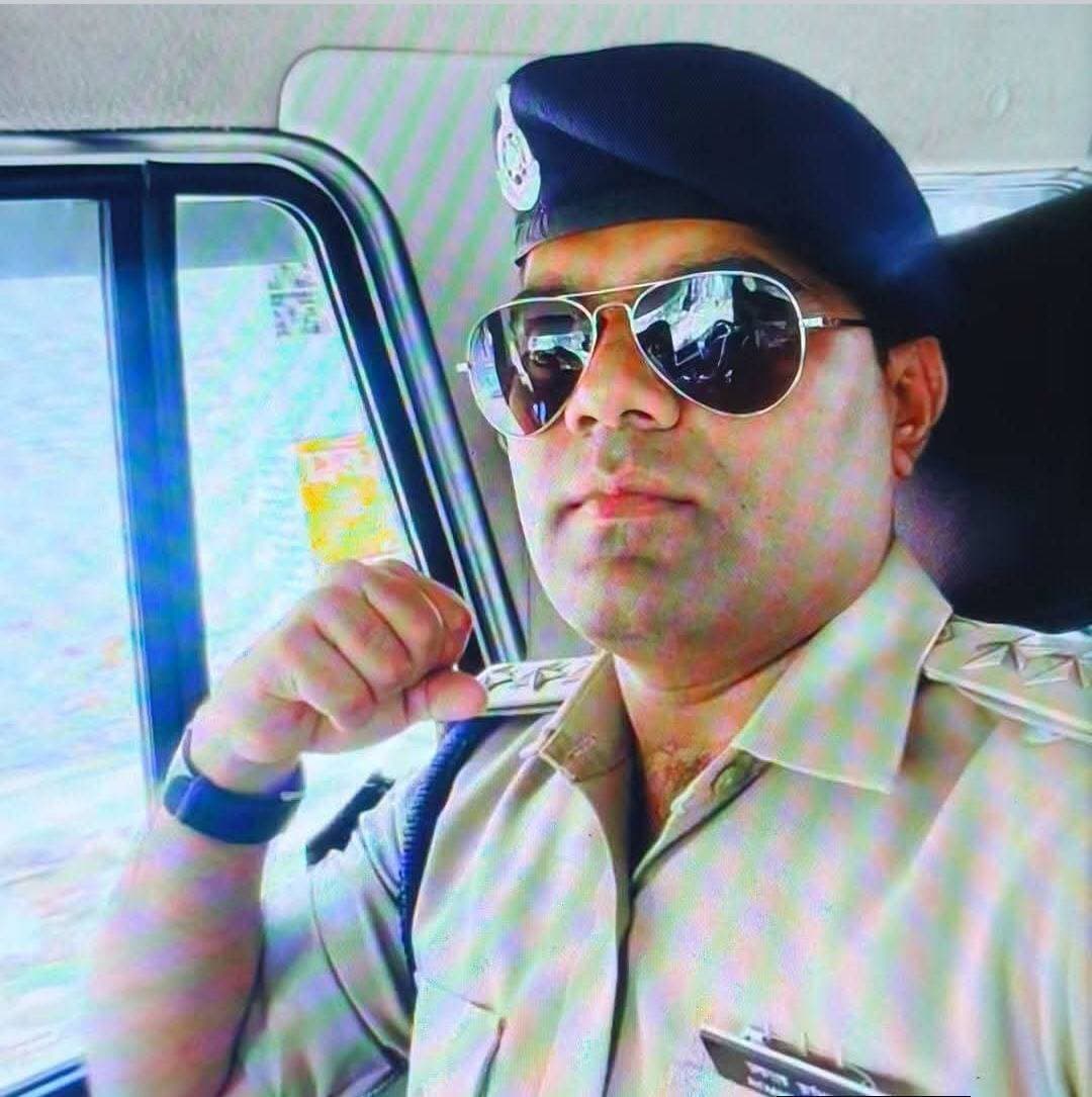🚨 बड़ी खबर 🚨
आदरणीय एसडीओपी श्री प्रमोद शाक्य सर जी संभालेंगे पिछोर एसडीओपी की कमान।
पिछोर अनुविभाग में नई जिम्मेदारी मिलने पर श्री प्रमोद शाक्य जी को हार्दिक शुभकामनाएँ एवं बधाई।
आशा है कि आपके नेतृत्व में क्षेत्र में कानून-व्यवस्था को और अधिक सुदृढ़ बनाने तथा आमजन की सुरक्षा एवं सेवा के लिए प्रभावी कार्य होंगे।
हार्दिक शुभकामनाएँ 💐
