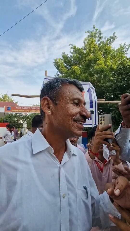 वार्ड संख्या एक में लोगों ने बांसुरी बजा दी.... निर्दलीय पार्षद सुल्तान सिंह देवड़ा
Mewaram Jain Harish Chaudhary Govind Singh Dotasra Laxman Singh Godara Ummeda Ram Beniwal Ashok Gehlot