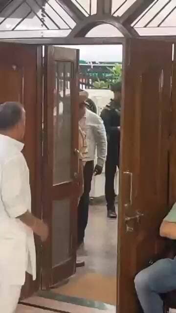 नोएडा- पूर्व राज्यपाल कलराज मिश्र की पत्नी को श्रद्धांजलि देने पहुंचे राजनाथ सिंह #shorts