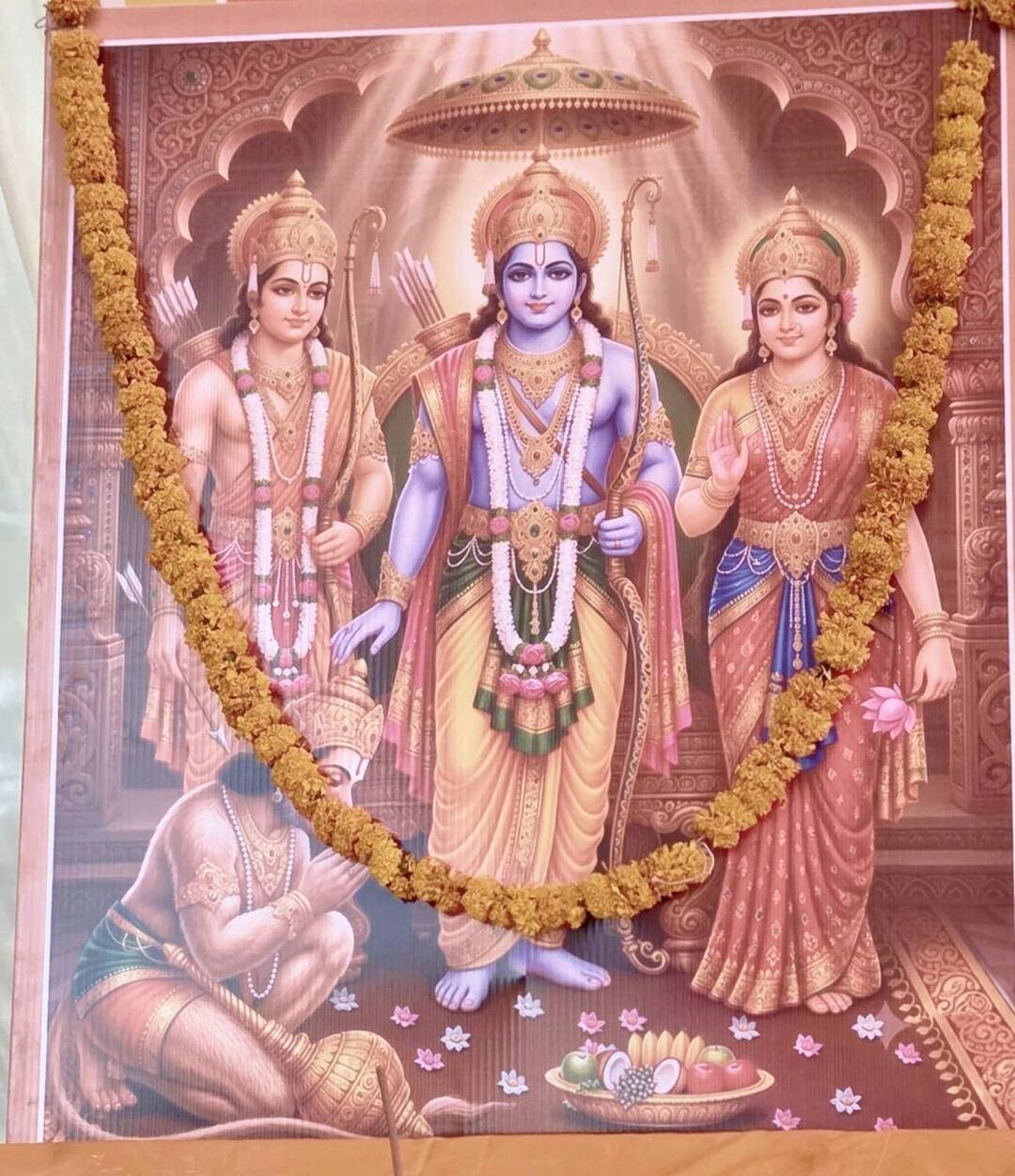 #बलिया #नगरा के पचपेड़वा छठ घाट पर गूंजा #विहिप का जयघोष, सैकड़ों लोगों की मौजूदगी में मनाया गया स्थापना दिवस: राजीव सिंह चंदेल की अध्यक्षता में जुटे पदाधिकारी व कार्यकर्ता, मंगलदेव चौबे और डॉ. विजय नारायण सिंह गोपाल रहे मुख्य अतिथि..
#नगरा। विश्व हिंदू परिषद, रसड़ा-बलिया की ओर से नगर पंचायत नगरा स्थित पचपेड़वा छठ घाट पर स्थापना दिवस समारोह का आयोजन किया गया। कार्यक्रम में सैकड़ों लोगों और कार्यकर्ताओं की मौजूदगी रही। कार्यक्रम की अध्यक्षता जिला अध्यक्ष राजीव सिंह चंदेल ने की। मुख्य अतिथि मंगलदेव चौबे तथा विशिष्ट अतिथि डॉ. विजय नारायण सिंह गोपाल रहे।
कार्यक्रम का संचालन जिला मंत्री अरविंद मिश्रा ने किया। समारोह में भानु पांडेय, दीपक गुप्ता, श्रृषि वर्मा, रामचन्द्र माली, अरुण सिंह, पीएल पांडेय, विशाल गुप्ता, अजीत सिंह डिम्पू, सोनू गुप्ता और संजीत शर्मा समेत अन्य कार्यकर्ता उपस्थित रहे।
कार्यक्रम की व्यवस्था में महत्वपूर्ण भूमिका निभाने वाले मुंशी यादव को जिला उपाध्यक्ष श्रीमती सरोज देवी और मातृशक्ति जिला संयोजिका श्रीमती मिरजा सिंह ने पुष्पगुच्छ भेंट कर सम्मानित किया। समारोह में संगठन की गतिविधियों, सामाजिक एकता और कार्यकर्ताओं की भूमिका को लेकर विचार-विमर्श किया गया।
#followerseveryone #nonfollowersviewers
#VHPFoundationDay #VishwaHinduParishad #NagraBallia #HinduUnity #BalliaNews
