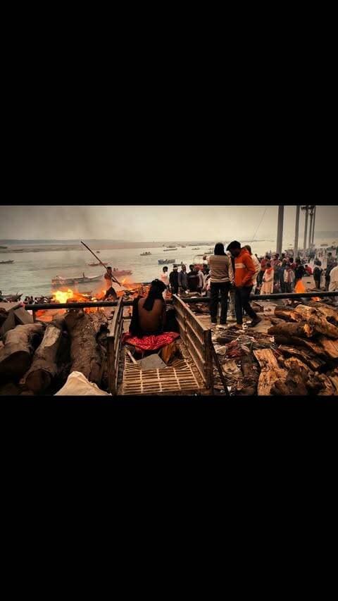 Manikarnika Ghat 🔥
.
.
#varanasi #banaras #kashi #manikarnika #ghatsofvaranasi
