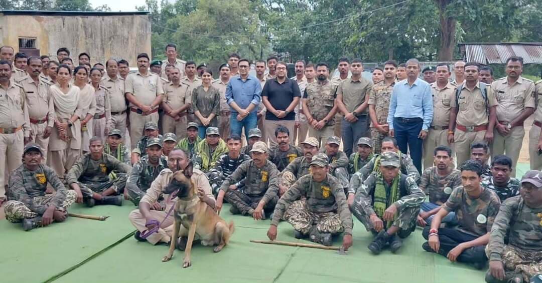 बाघ संरक्षण को लेकर विशेष प्रशिक्षण कार्यशाला
सूरजपुर वनमंडल में दो दिवसीय टाइगर प्रोटेक्शन एवं मॉनिटरिंग प्रशिक्षण संपन्न हुआ। वन अमले को बाघों की वैज्ञानिक निगरानी, ट्रैप कैमरा, पगमार्क, एंटी-स्नैर वॉक एवं फुट पेट्रोलिंग का व्यावहारिक प्रशिक्षण दिया गया।
@chhattisgarhcmo @dpr.chhattisgarh @chhattisgarhforestdepartment @rena_jamil_ias