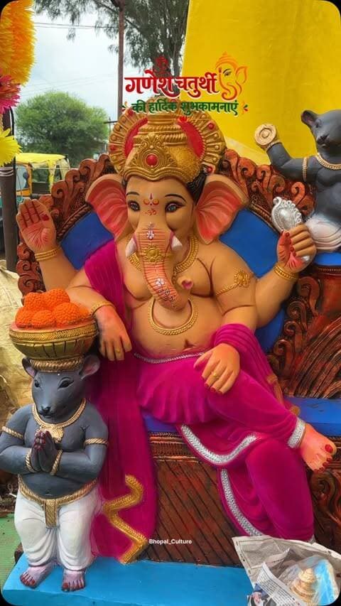 “भोपाल के बाजारों में सजे गणपति बप्पा 🙏”
#bhopal #ganeshji #ganeshchaturthi #bhopal_culture #bhopal_the_city_of_lakes