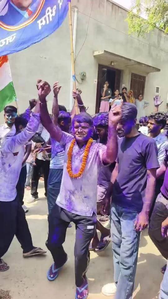जीत का जश्न : वार्ड नंबर 32 से बलदेव सैनी ( नवलगढ़ की सबसे हॉट सीट )