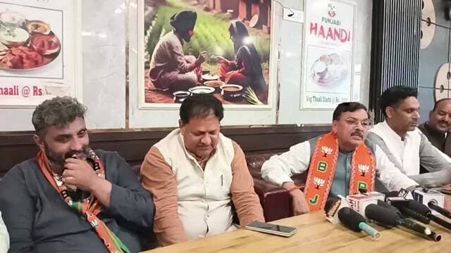 भाजपा जिला अध्यक्ष कमल जिंदल रुद्रपुर मेयर विकास शर्मा की प्रेस वार्ता कैलाश नरेंद्र टाकुली के संबंध