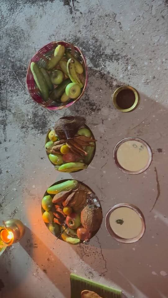 🌙🙏 चौठ चंद्र (चोरचन) पर्व की हार्दिक शुभकामनाएं 🙏🌙
चंद्रदेव की कृपा से आपके जीवन में सुख, शांति, समृद्धि और खुशहाली बनी रहे।
यह पावन पर्व आपके परिवार के लिए ढेरों खुशियां और मंगल लेकर आए। ✨
आप सभी को चौठ चंद्र/चोरचन पर्व की हार्दिक बधाई एवं शुभकामनाएं। 🌙🙏
#चौठचंद्र #चोरचन #ChauthChandra #Bihar #Mithila #शुभकामनाएं