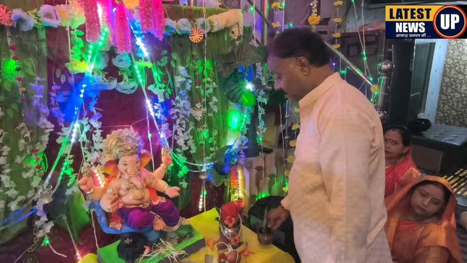 विधि विधान से पूजन के साथ घरों में विराजमान हुए भगवान गणेश
#paliakalankheri
#lakhimpurkherinews
#ganeshutsav
#LatestNews
#UPNews