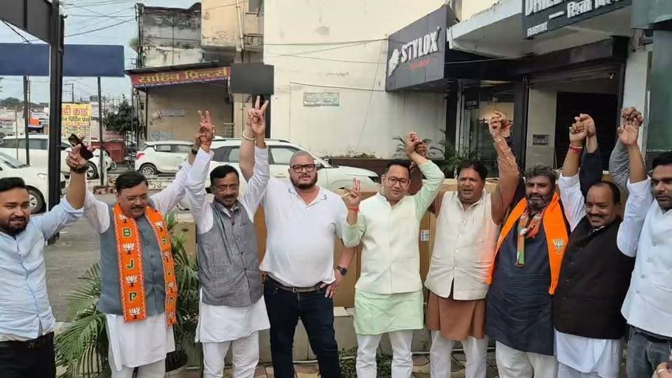 *किच्छा से भाजपा से बागी हुए नरेंद्र सिंह टाकुली की प्रेस वार्ता, मेयर विकास शर्मा, जिलाध्यक्ष कमल जिंदल भी मौजूद*