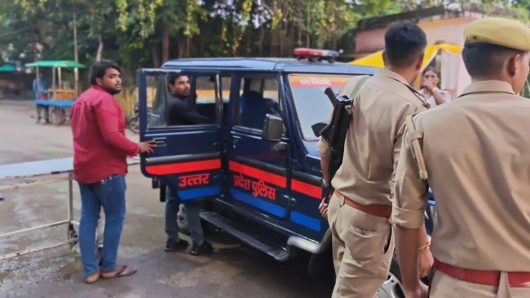 मऊ जिला अस्पताल/21वर्षीय अनीश की मौत/सरसेना पेट्रोल पंप का मामला/जाँच में जुटी पुलिस