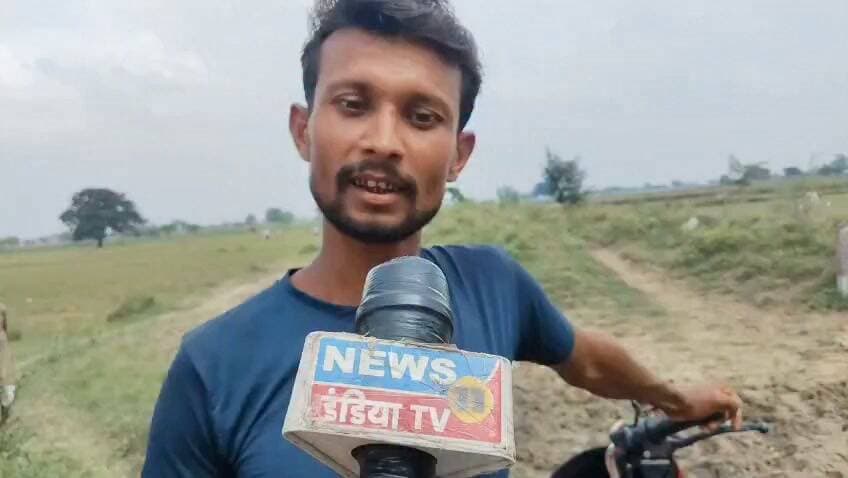 चित्रकूट से इस वक्त की बड़ी खबर सामने आ रही है।
पहाड़ी थाना क्षेत्र के अशोह गांव में हुए भीषण विस्फोट के मामले में 5 घंटे से ज्यादा का समय बीत चुका है, लेकिन पुलिस के सामने अभी भी सबसे बड़ा सवाल यही है कि आखिर विस्फोट करने वाला व्यक्ति कौन था और मौके से मिले शव अथवा मानव अंग किसके हैं।
घटना के बाद से पुलिस लगातार मौके पर जांच-पड़ताल और तलाश में जुटी हुई है, लेकिन अभी तक मृतक की पहचान को लेकर कोई ठोस जानकारी सामने नहीं आई है।
मौके पर करीब चार थानों की पुलिस फोर्स तैनात है। इसके साथ ही चित्रकूट पुलिस अधीक्षक अरुण कुमार सिंह, अपर पुलिस अधीक्षक और सीओ राजापुर सहित पुलिस के वरिष्ठ अधिकारी घटनास्थल पर मौजूद हैं।
विस्फोट इतना भीषण था कि जमीन में बड़ा गड्ढा बन गया और आसपास के क्षेत्र में भी हड़कंप मच गया। मौके से मानव अंग मिलने के बाद पुलिस के सामने यह चुनौती और बढ़ गई है कि आखिर यह घटना कैसे हुई और इसमें शामिल व्यक्ति कौन था।
फिलहाल पुलिस की जांच जारी है और घटनास्थल को सुरक्षित रखते हुए हर पहलू से जांच की जा रही है।
अब सबसे बड़ा सवाल यही है—आखिर वह व्यक्ति कौन था, जिसने यहां विस्फोट किया और मौके पर उसकी मौत कैसे हुई?
पुलिस की जांच और विशेषज्ञ टीमों की रिपोर्ट के बाद ही पूरे मामले से पर्दा उठने की उम्मीद है।चित्रकूट से इस वक्त की बड़ी खबर सामने आ रही है।
पहाड़ी थाना क्षेत्र के अशोह गांव में हुए भीषण विस्फोट के मामले में 5 घंटे से ज्यादा का समय बीत चुका है, लेकिन पुलिस के सामने अभी भी सबसे बड़ा सवाल यही है कि आखिर विस्फोट करने वाला व्यक्ति कौन था और मौके से मिले शव अथवा मानव अंग किसके हैं।
घटना के बाद से पुलिस लगातार मौके पर जांच-पड़ताल और तलाश में जुटी हुई है, लेकिन अभी तक मृतक की पहचान को लेकर कोई ठोस जानकारी सामने नहीं आई है।
मौके पर करीब चार थानों की पुलिस फोर्स तैनात है। इसके साथ ही चित्रकूट पुलिस अधीक्षक अरुण कुमार सिंह, अपर पुलिस अधीक्षक और सीओ राजापुर सहित पुलिस के वरिष्ठ अधिकारी घटनास्थल पर मौजूद हैं।
विस्फोट इतना भीषण था कि जमीन में बड़ा गड्ढा बन गया और आसपास के क्षेत्र में भी हड़कंप मच गया। मौके से मानव अंग मिलने के बाद पुलिस के सामने यह चुनौती और बढ़ गई है कि आखिर यह घटना कैसे हुई और इसमें शामिल व्यक्ति कौन था।
फिलहाल पुलिस की जांच जारी है और घटनास्थल को सुरक्षित रखते हुए हर पहलू से जांच की जा रही है।
अब सबसे बड़ा सवाल यही है—आखिर वह व्यक्ति कौन था, जिसने यहां विस्फोट किया और मौके पर उसकी मौत कैसे हुई?
पुलिस की जांच और विशेषज्ञ टीमों की रिपोर्ट के बाद ही पूरे मामले से पर्दा उठने की उम्मीद है।