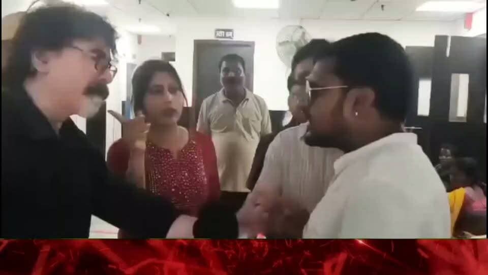 सहरसा सदर अस्पताल में पत्रकार से दुर्व्यवहार के आरोप पर सियासत तेज, कई संगठनों ने किया प्रदर्शन।