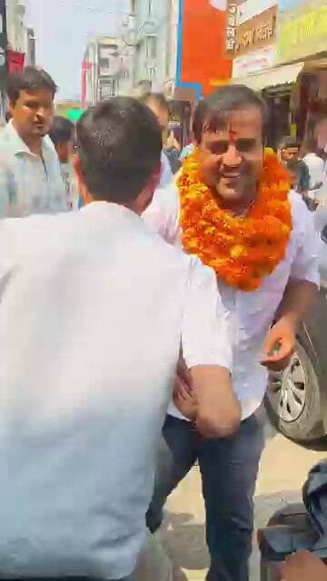 ये जीत वार्ड की जनता को समर्पित-अशोक शर्मावार्ड नं 28 से चुनाव जीतने के बाद आशीर्वाद लेने निकले अशोक