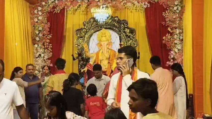 लोहरदगा में गणेश पूजा की धूम, सुरक्षा को लेकर देर रात तक मुस्तैद रहा पुलिस प्रशासन
#लोहरदगा