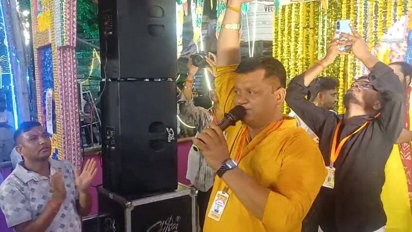 औरंगाबाद धर्मशाला चौक स्थित गणेश मंदिर में सोमवार को शाम का नजारा
#Aurangabad #GaneshUtsav2026 #DharmshalaChowk #BiharNews #UmangeshwariNews