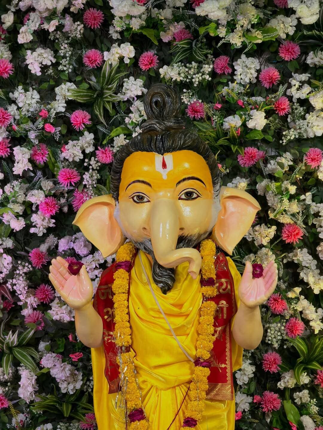 प्रेमानंद जी के रूप में पधारे गणपति बप्पा 🥺❤️